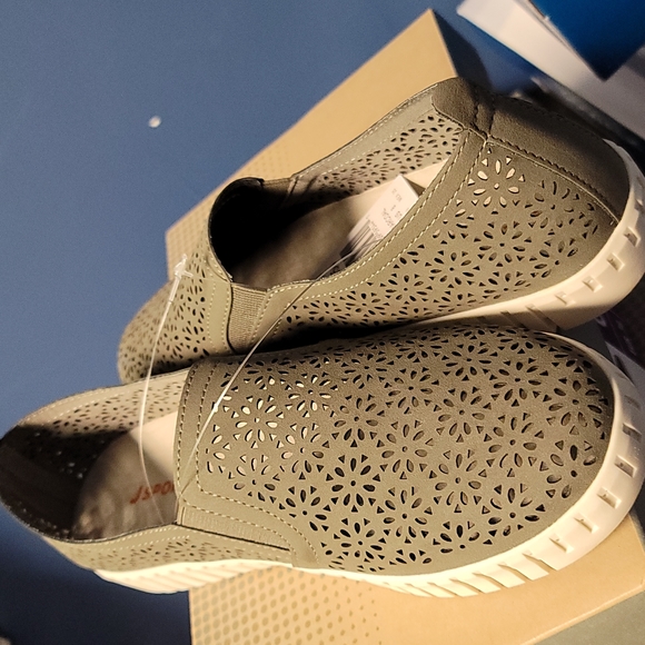 Jambu JSport Ladies' Floral Laser Cut Pattern Slip On Shoes charcoal - Picture 3 of 4